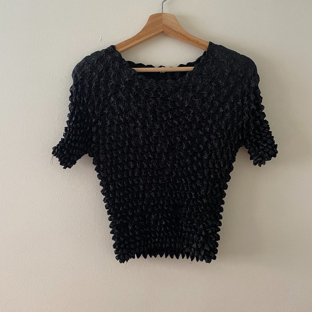 Black Short Sleeve Popcorn Top